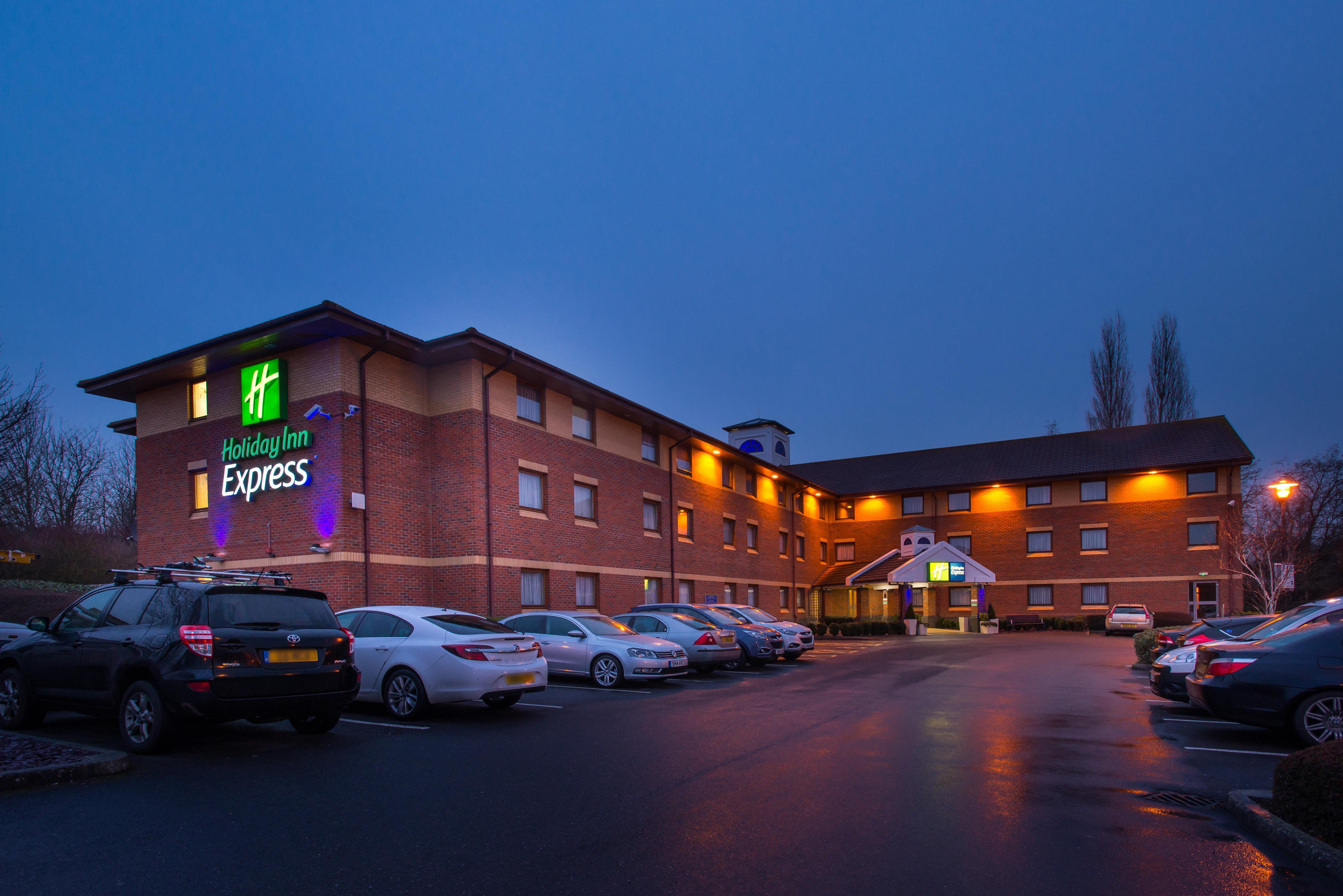 Holiday Inn Express Taunton East By Ihg Eksteriør billede