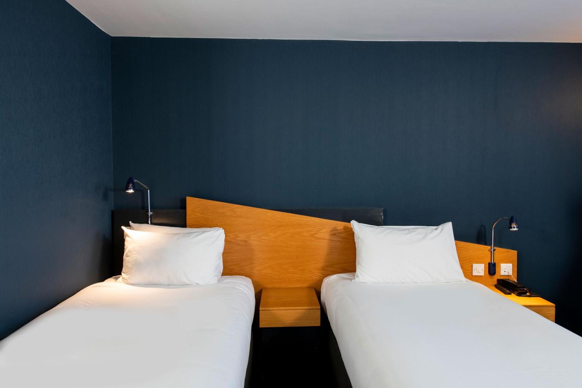 Holiday Inn Express Taunton East By Ihg Eksteriør billede