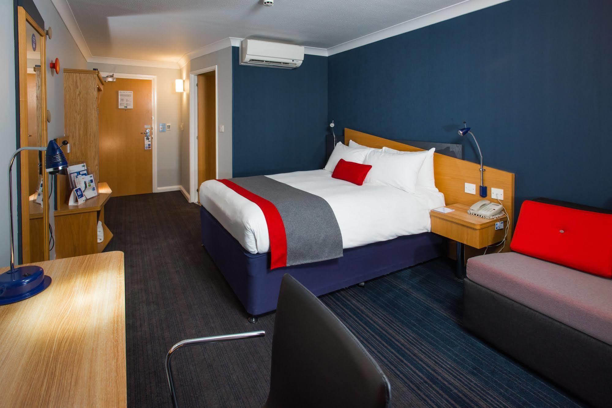 Holiday Inn Express Taunton East By Ihg Eksteriør billede